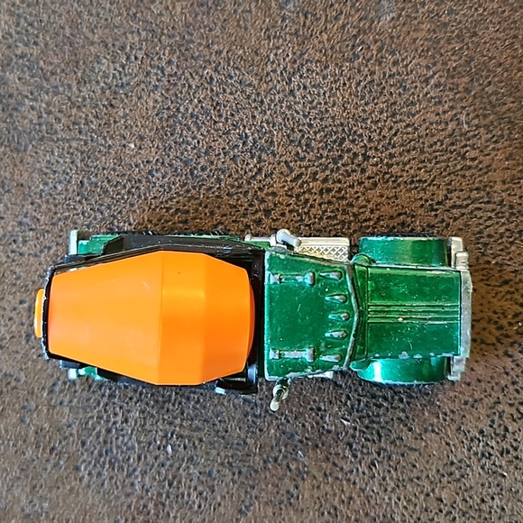 Matchbox 1981 Peterbuilt Cement Mixer - Picture 5 of 7